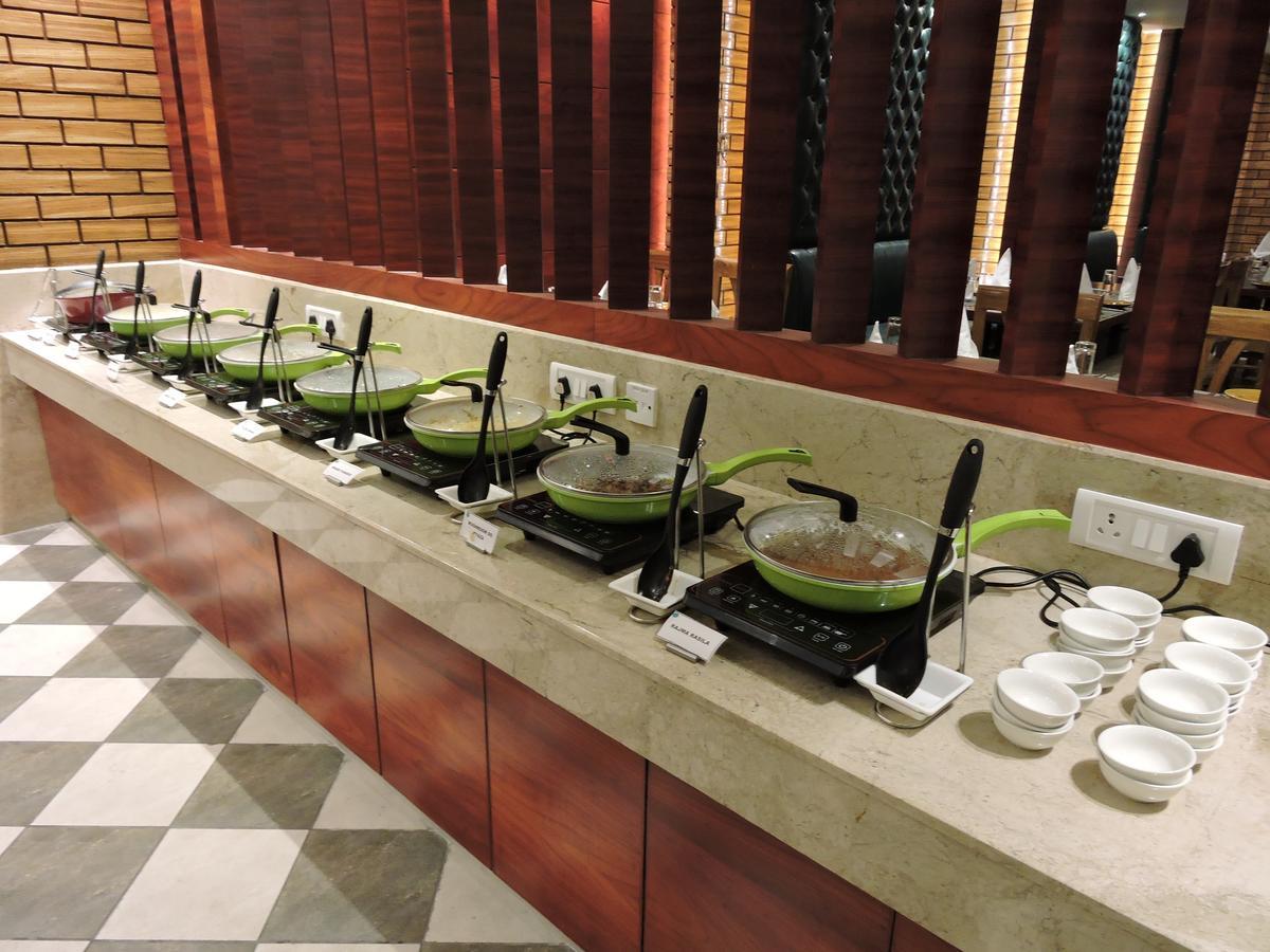 Hotel Ascent Biz Noida Zewnętrze zdjęcie
