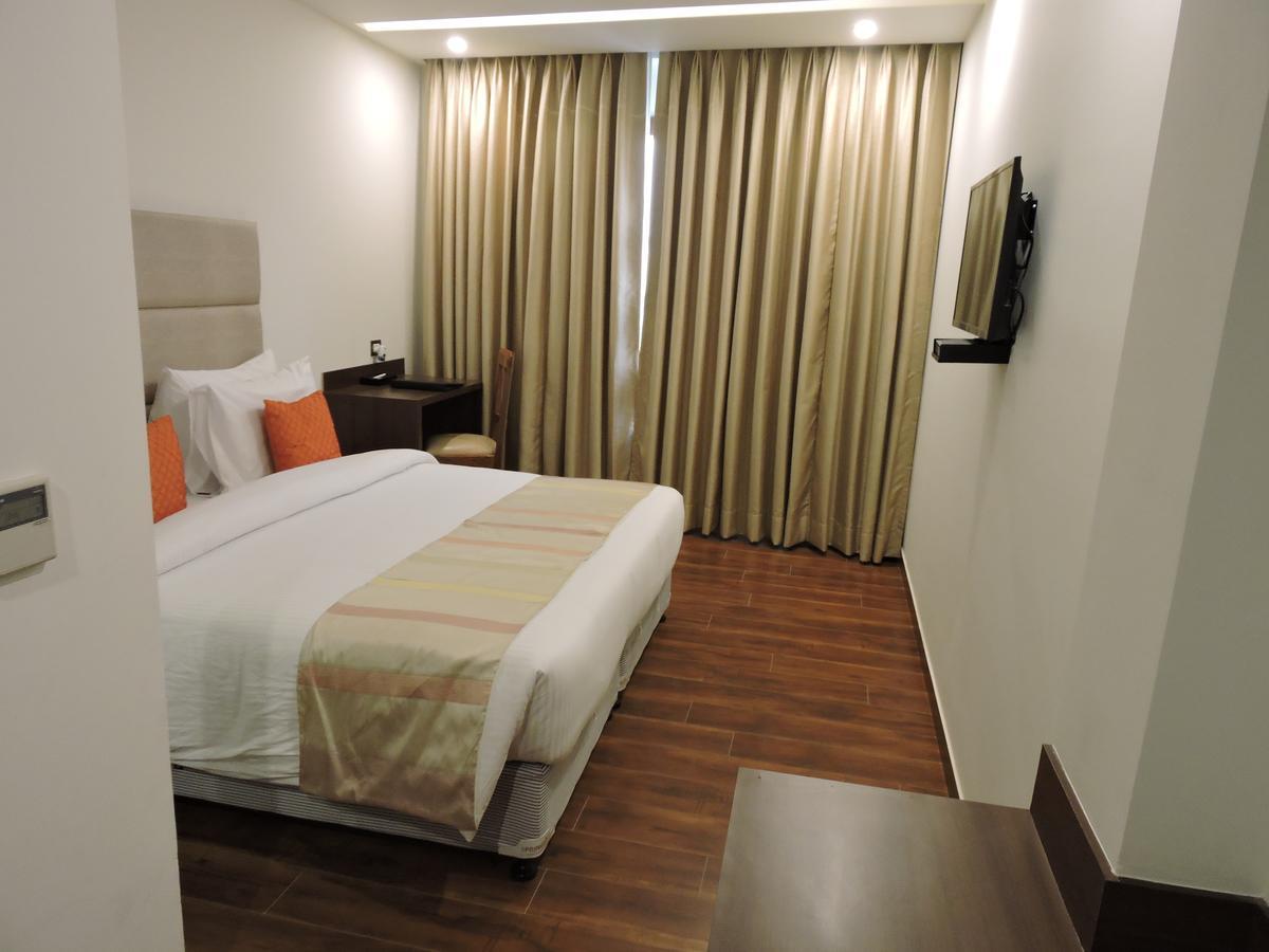 Hotel Ascent Biz Noida Zewnętrze zdjęcie