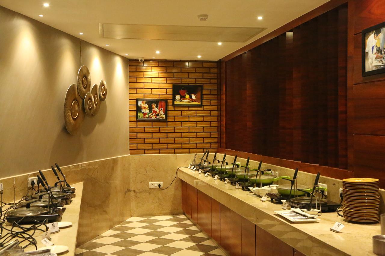 Hotel Ascent Biz Noida Zewnętrze zdjęcie