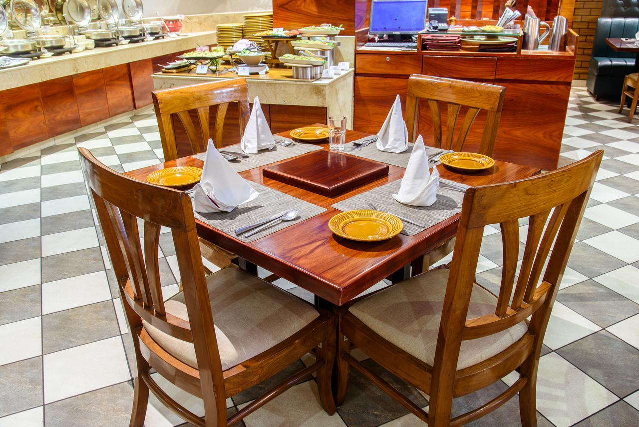 Hotel Ascent Biz Noida Zewnętrze zdjęcie
